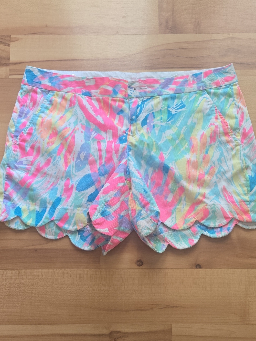 Lilly Pulitzer Sparkling Sands Scallop-Hem Shorts